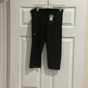 Under Armour womens Black Capri fly fast speed capri MED new w tag